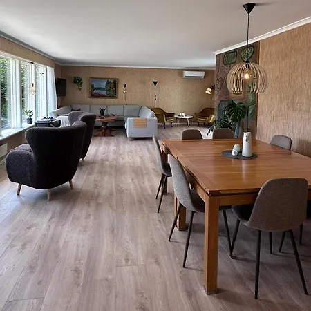 4 Bedroom Cozy In * ファールスン