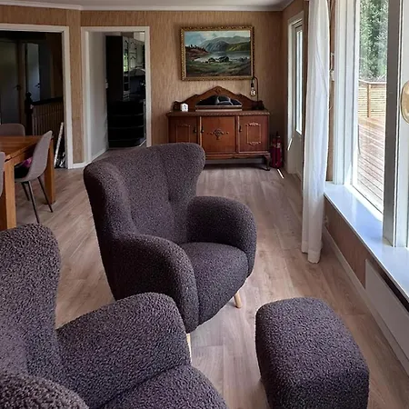 4 Bedroom Cozy In ファールスン