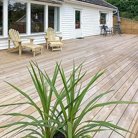 4 Bedroom Cozy In Farsund