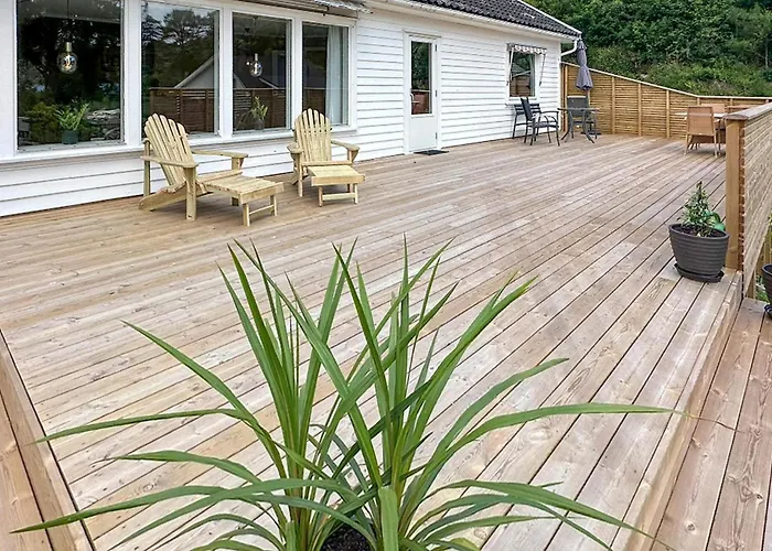 4 Bedroom Cozy In Farsund