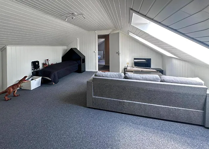 4 Bedroom Cozy In Semesterbostad Farsund