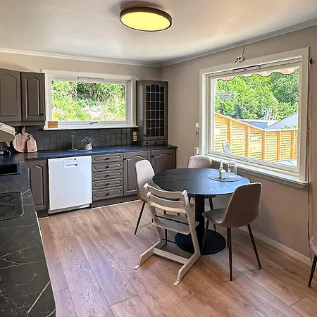 4 Bedroom Cozy In